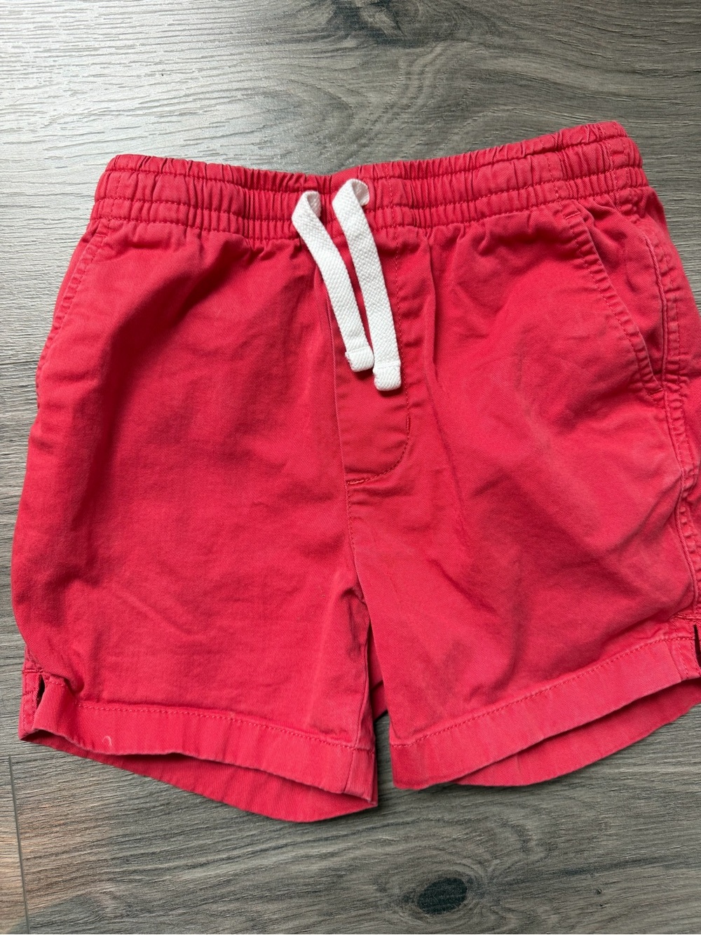 Vineyard Vines Red Elastic Waist Pull-On Shorts